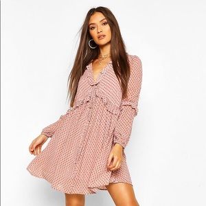 ⬇️$25 Boohoo Paisley Print Ruffle Smock Dress